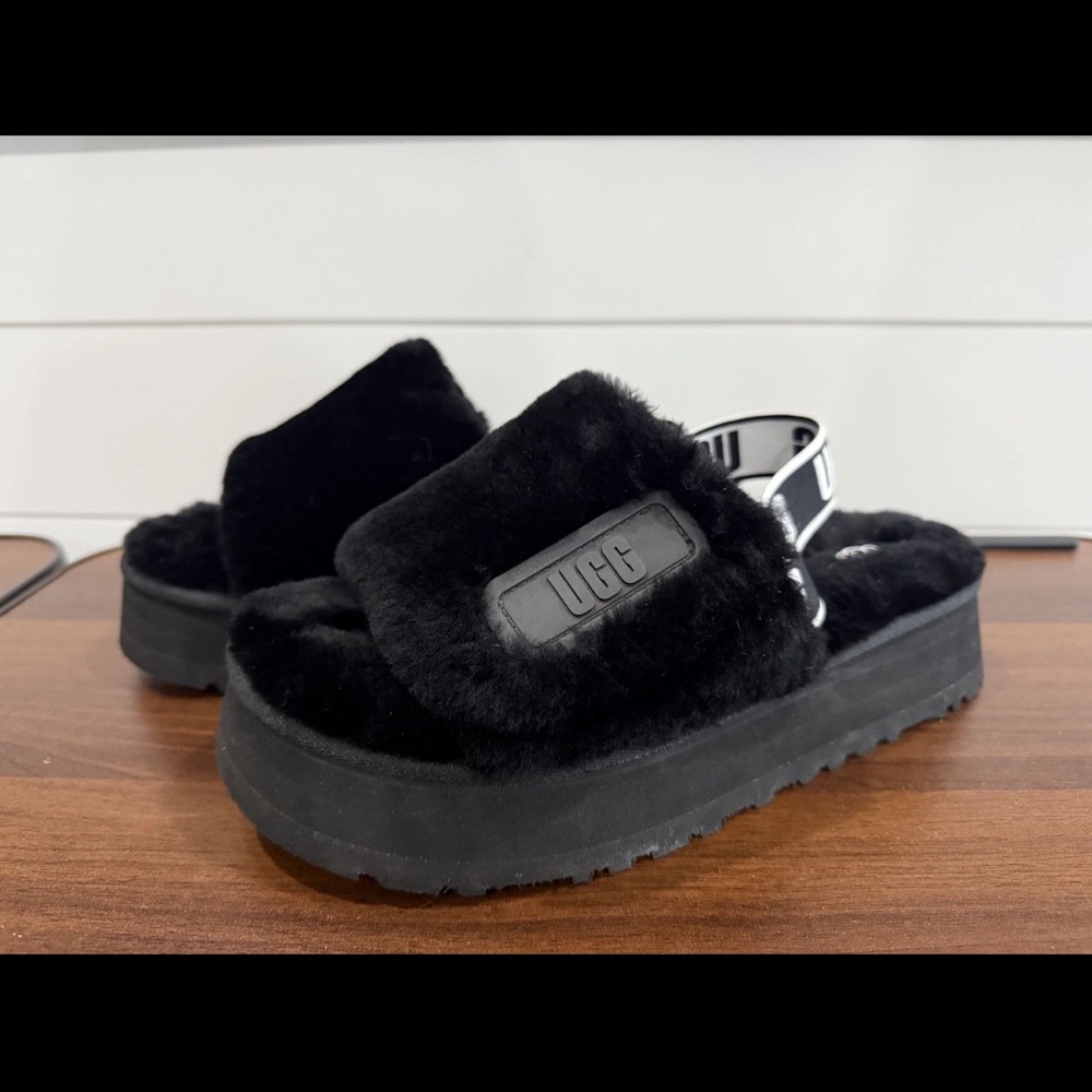UGG Women's Disco Slide Size 10 Black Fuzzy Slingback Platform Sole